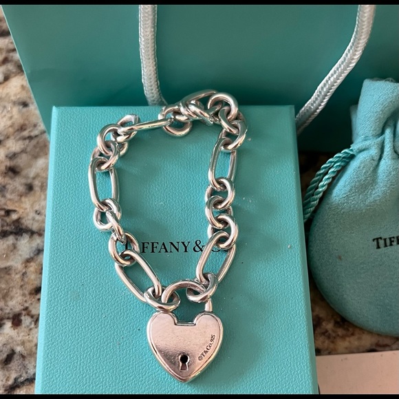 Tiffany and Co Heart Lock Oval Bracelet RARE - Picture 3 of 4